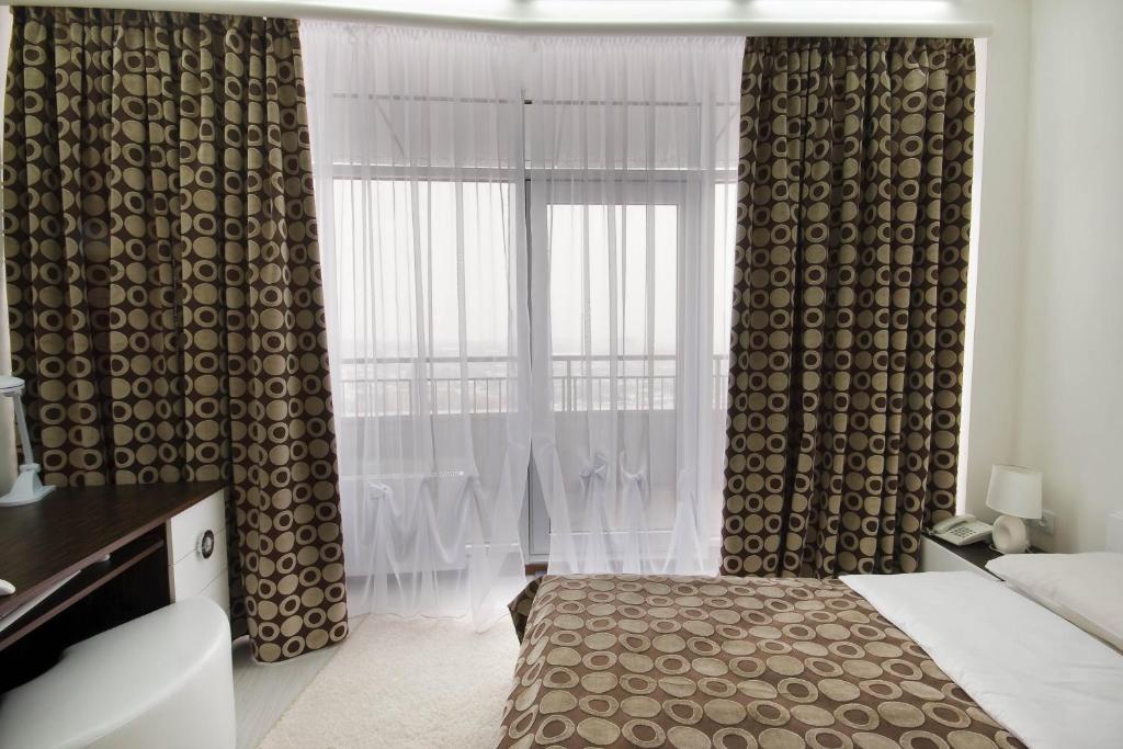 Skytech Most City Hotel 19 Floor Panoramic View Dnipro Oda fotoğraf